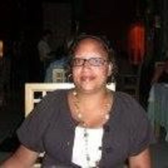 Profile Picture of Iris Morrisroe (@irisa70) on Poshmark