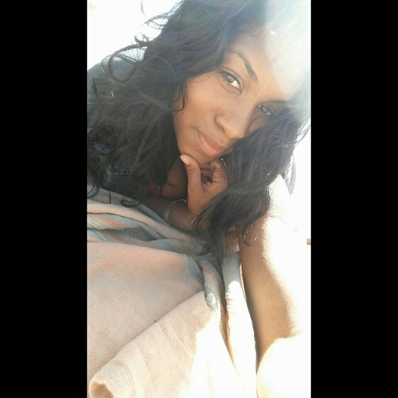 Profile Picture of Huda Abdullah (@amirah881) on Poshmark