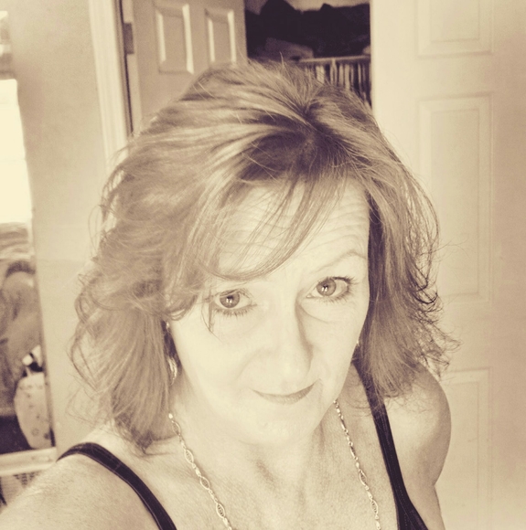 Profile Picture of Shelagh Lipnicky (@shelaghl) on Poshmark