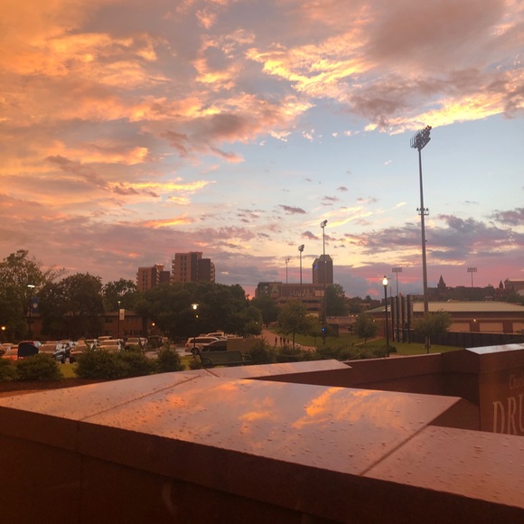 Profile Picture of Eleni Kondos (@eakondos) on Poshmark