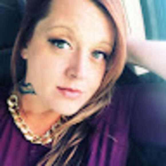 Profile Picture of Stefanie Jordan (@sjordan1307) on Poshmark