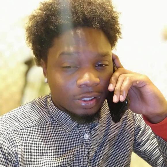 Robin Blackshear - Poshmark Profile Picture of Robin Blackshear (@robbie96) on Poshmark