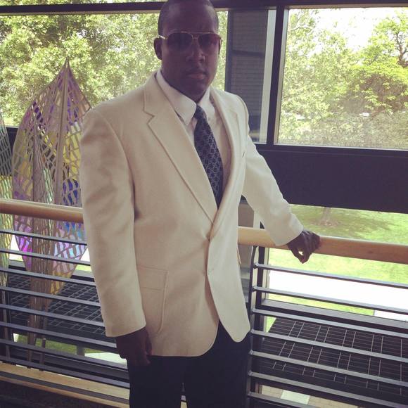 Profile Picture of Joel Thomas (@moneythom) on Poshmark