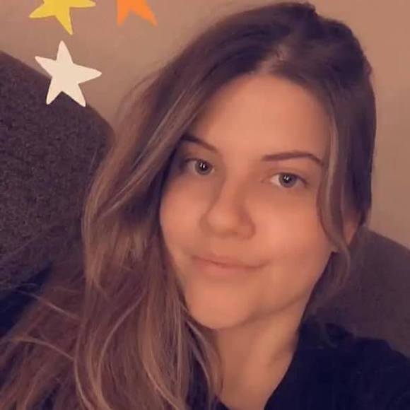 Profile Picture of Taylor Giles (@tayllordg) on Poshmark