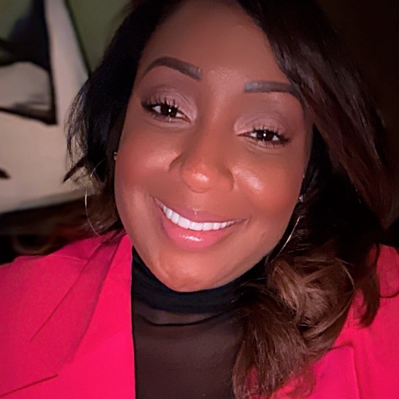 Profile Picture of Tanaka Moncure (@hottietmon) on Poshmark