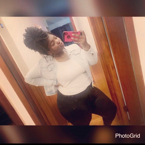 Profile Picture of Zikarah Murphy (@zikarahmurphy) on Poshmark