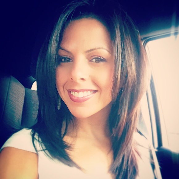 Profile Picture of Dana Agliato (@dagliato) on Poshmark