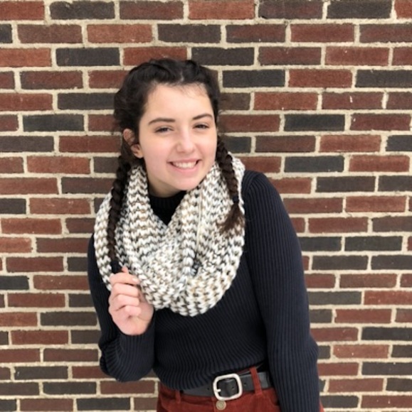 Profile Picture of Emma Brazinski (@brazinskiemma) on Poshmark