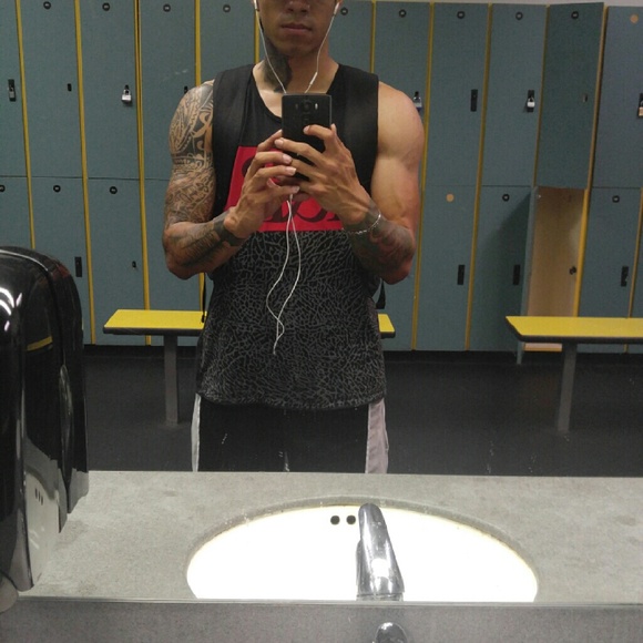 Profile Picture of Kevin Ayala (@kevinayala95) on Poshmark