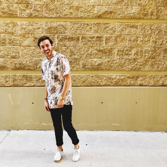 Profile Picture of Bryson Graphia (@brysongraphia) on Poshmark