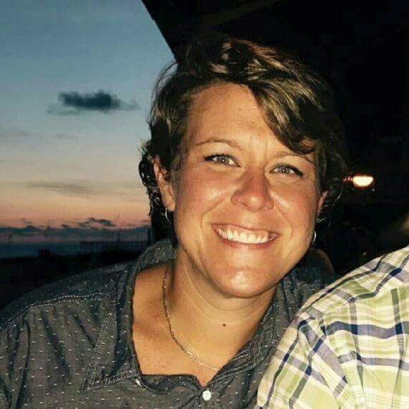 Profile Picture of Courtney Hunley (@cohunley) on Poshmark