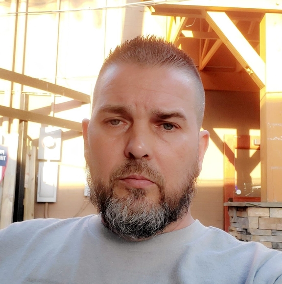 Profile Picture of Dana Drozdowski (@danadrozdowski) on Poshmark