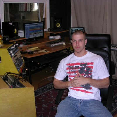 Profile Picture of Joe Hartnett (@JoeVanni10) on Twitter