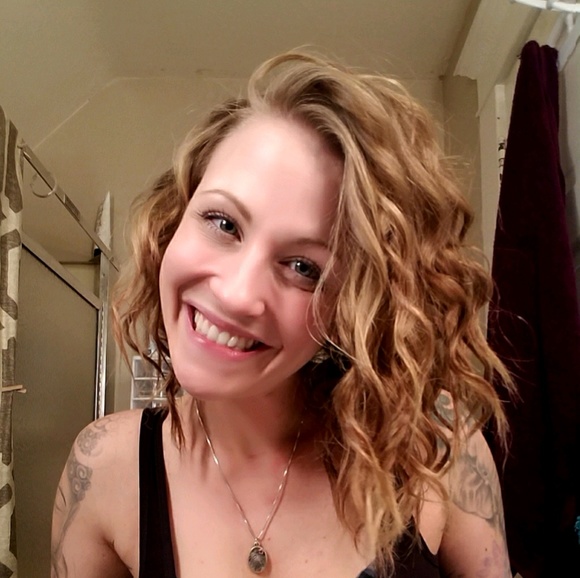 Profile Picture of Kellie Rivera (@kellierivera06) on Poshmark