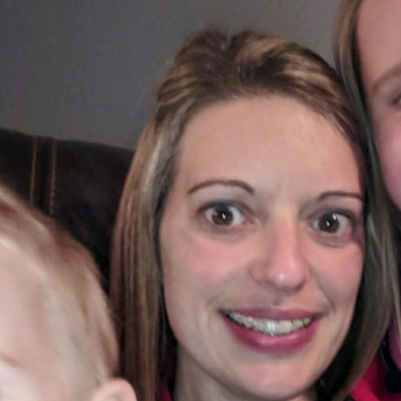 Profile Picture of Amanda Hays (@ahays0099) on Poshmark