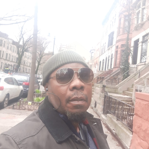 Profile Picture of Eric Manu (@egmanu) on Poshmark