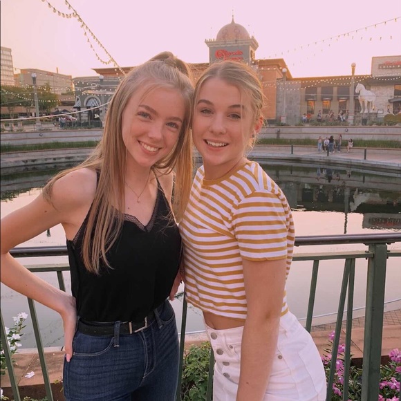 Hallie Ebrey - Poshmark Profile Picture of Hallie Ebrey (@hallieebrey) on Poshmark