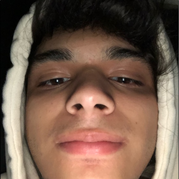 Profile Picture of Daniel Lagunas (@daniel_lagunas) on Poshmark