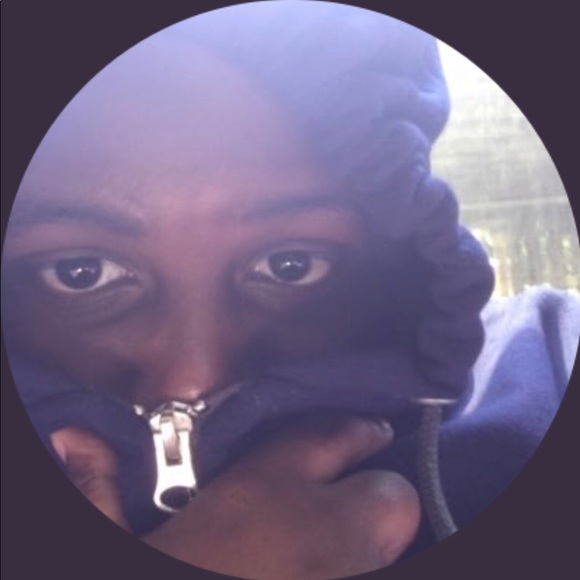Profile Picture of Jesse Earls (@0jesse0) on Poshmark