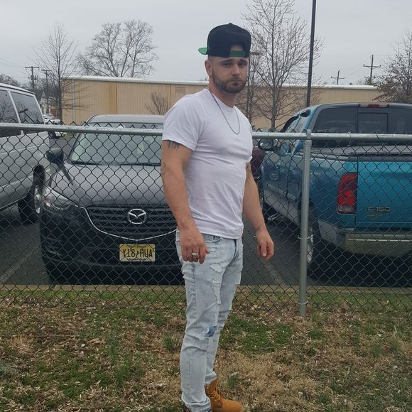 Profile Picture of Jeremy Earnest (@jeremy_earnest) on Poshmark