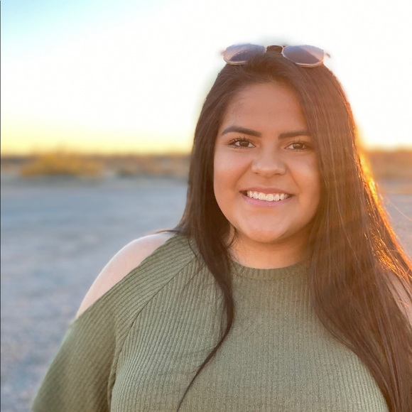 Profile Picture of Alexia Castaneda (@alexiac00) on Poshmark