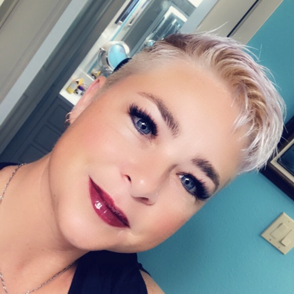 Profile Picture of Crystal Liming (@c_liming) on Poshmark