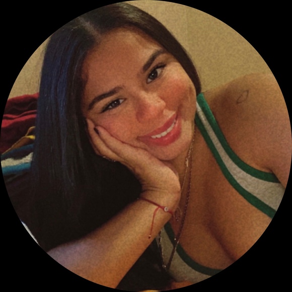 Profile Picture of Bianca Velazquez (@bbblilbit) on Poshmark