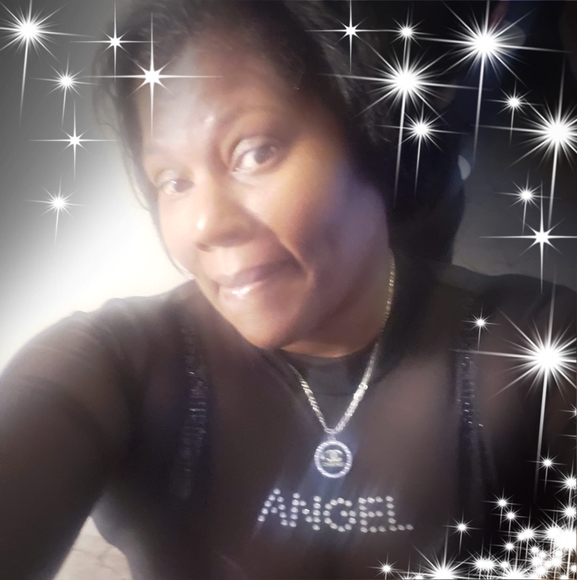 Profile Picture of Rochelle Dobyne (@rochelledobyne) on Poshmark