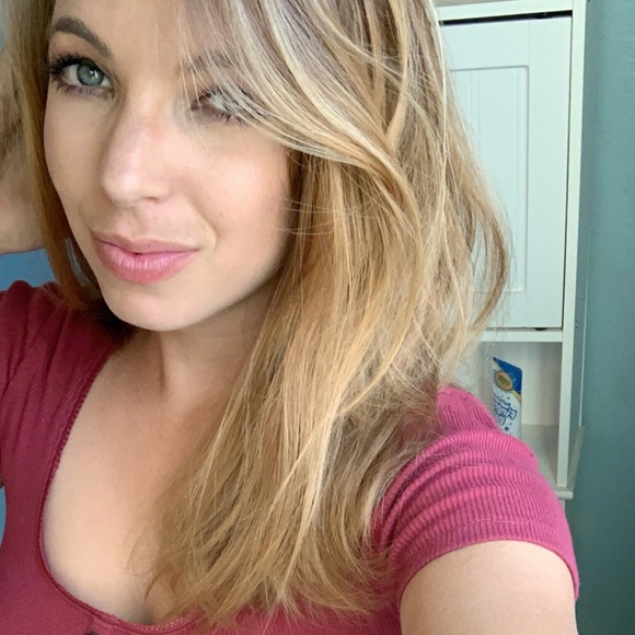 Profile Picture of Haley Edington (@haley_edington) on Poshmark