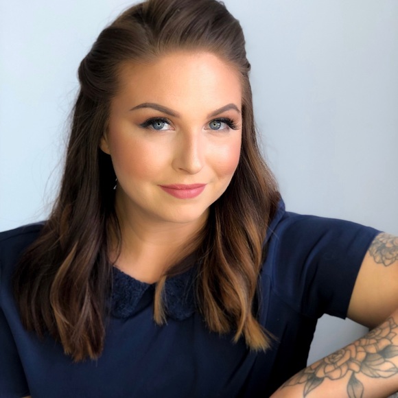 Profile Picture of Lisa Napoleone (@lmnapoleone) on Poshmark