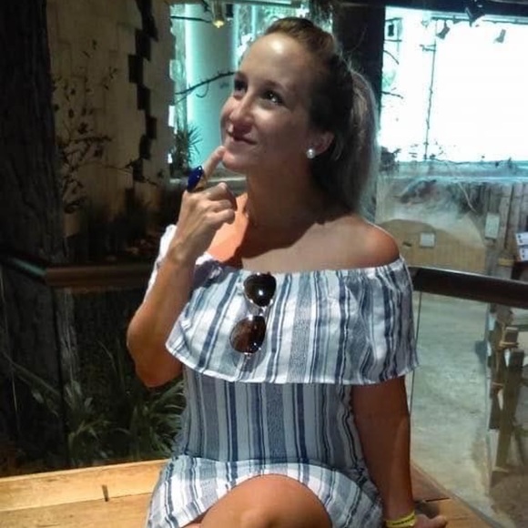 Profile Picture of Angel Zurwell (@angel_zurwell) on Poshmark