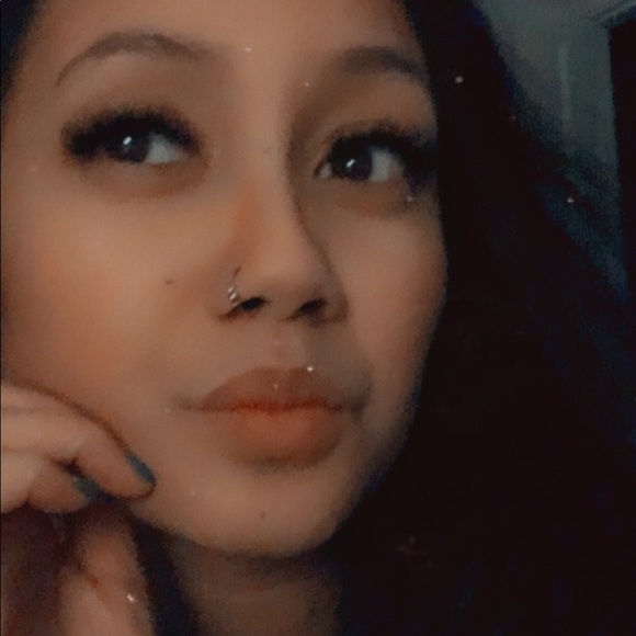 Profile Picture of Frescian Calaro (@frescalaro) on Poshmark