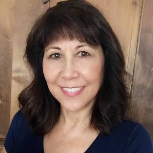 Profile Picture of Lucia Shaw (@luciashaw) on Poshmark