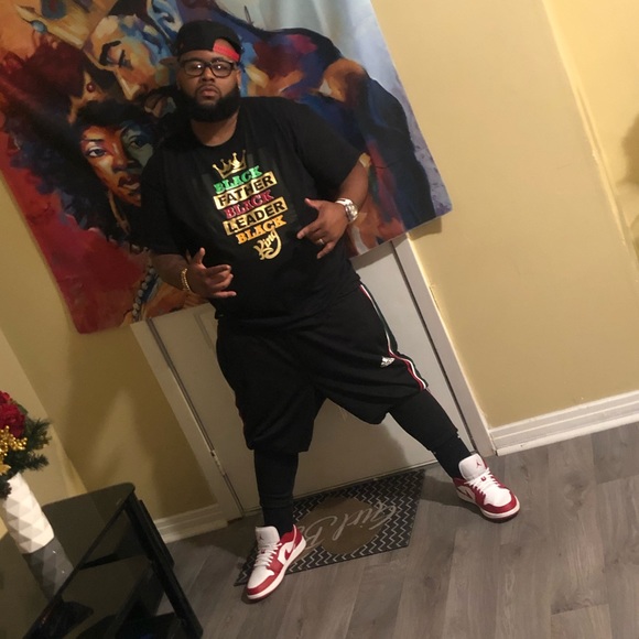 Profile Picture of Kevin Bowen (@kbowen230216) on Poshmark