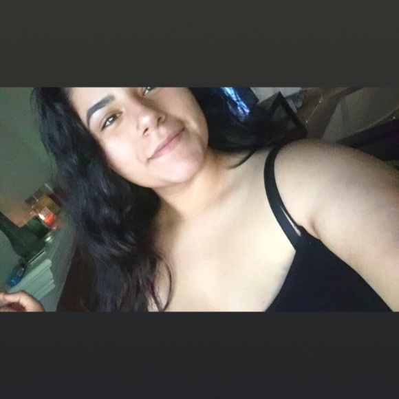 Profile Picture of Laura Morado (@lauraamorado) on Poshmark