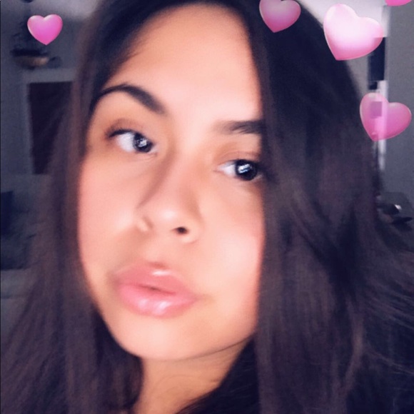 Profile Picture of Vianey Carmona maldonado (@viancarmmal3) on Poshmark