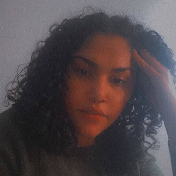 Profile Picture of Leonela Campos (@leonelacampos) on Poshmark