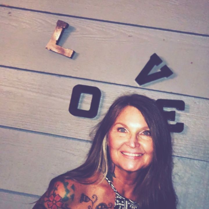 Profile Picture of KellyHart (@kellyhart.loves) on Tiktok