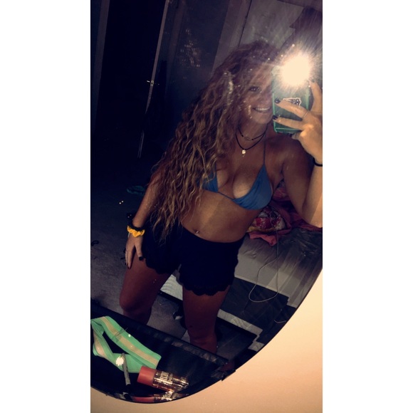 Profile Picture of Olivia Ruberti (@oliviaruberti) on Poshmark