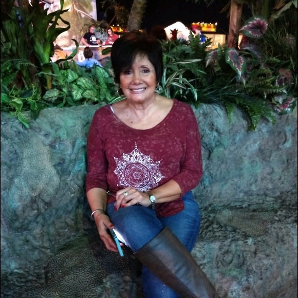 Profile Picture of Justine Zeitler (@just1951) on Poshmark