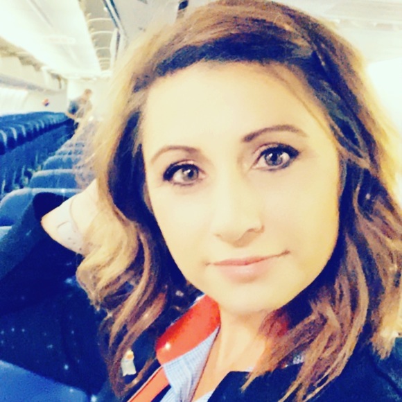 Profile Picture of Danielle Grummer (@dnnyg) on Poshmark