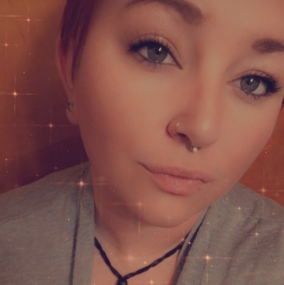Profile Picture of Crystal Kohl (@ccdawnkohl92) on Poshmark
