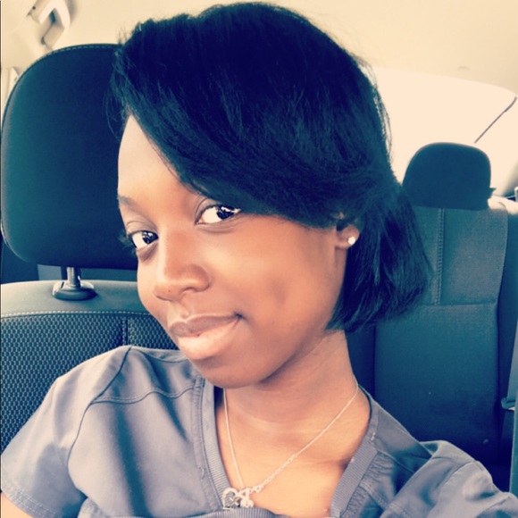 Profile Picture of Shatara Relaford (@srelaford) on Poshmark