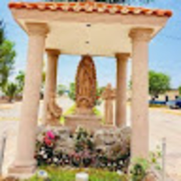 Profile Picture of Adriana Echeverria (@adrianaechev303) on Poshmark