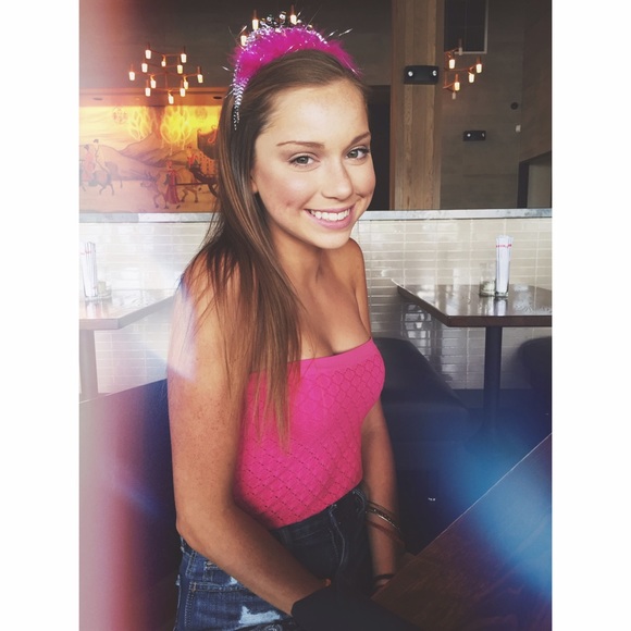 Profile Picture of Klaire Debrock (@klairetate) on Poshmark