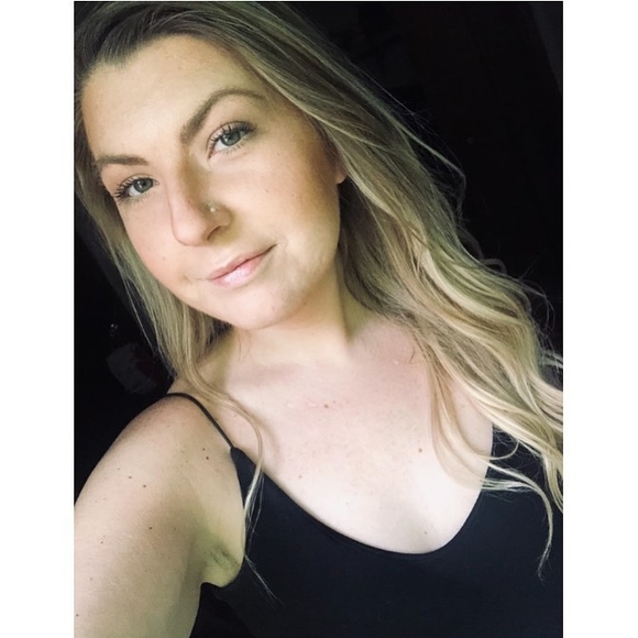 Profile Picture of Taylor Borkowski (@t_borkowski) on Poshmark
