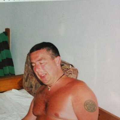 Profile Picture of Stuart Oliver (@olliebawbag) on Twitter