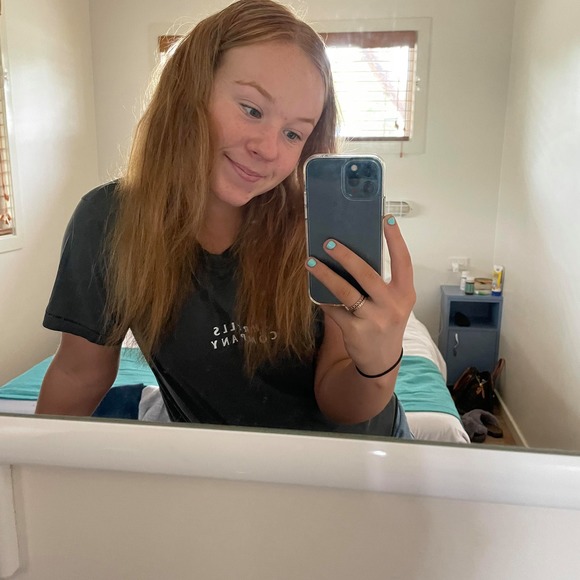 Profile Picture of Emelia Clouten (@emeliaclouten) on Poshmark