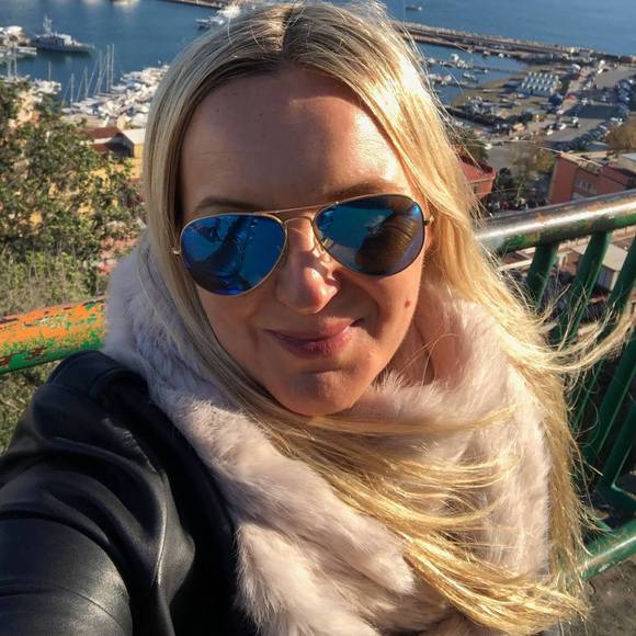 Profile Picture of Rebecca Wyatt (@rebeccaq8) on Poshmark