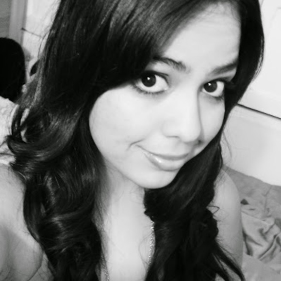 Profile Picture of Yazmin Huergo (@yazminahuergo) on Poshmark